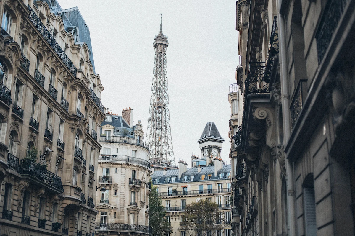 Calles de París y Torre Eiffel | Descubriendo el mundo con Anna 200