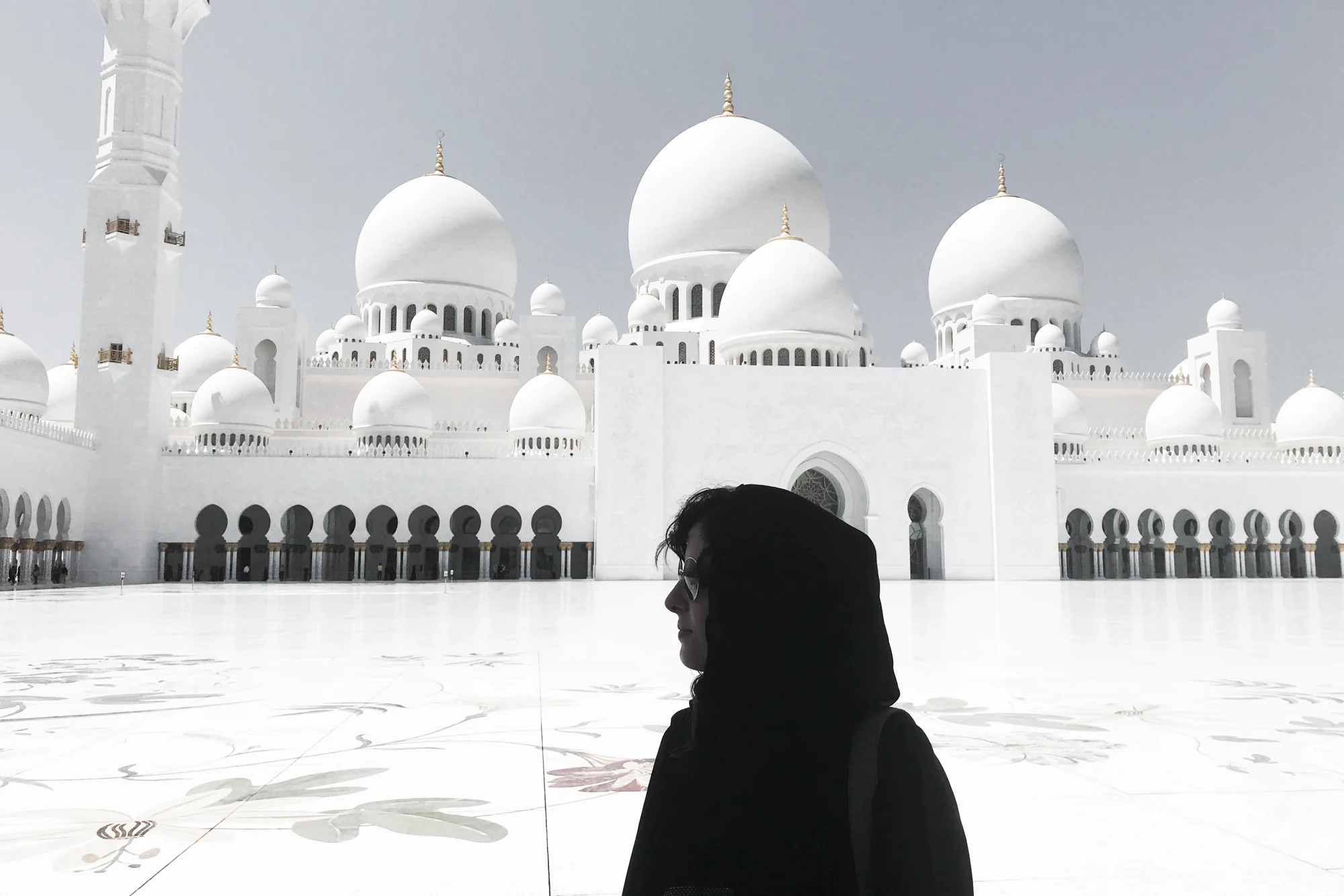 Anna en la mezquita de Abu Dhabi, Emiratos Árabes