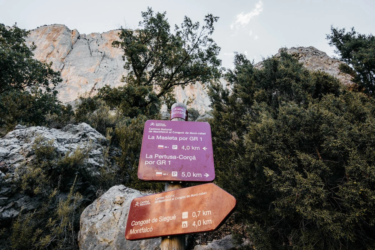 Cartel indicaciones en el Congost de Mont Rebei