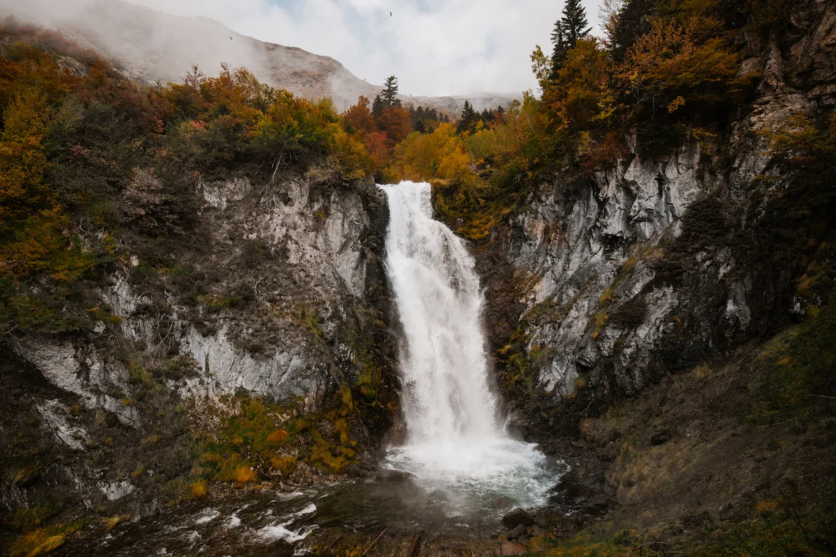 Cascada principal Saut Deth Pish en el Valle de Varradós, Val d'Aran