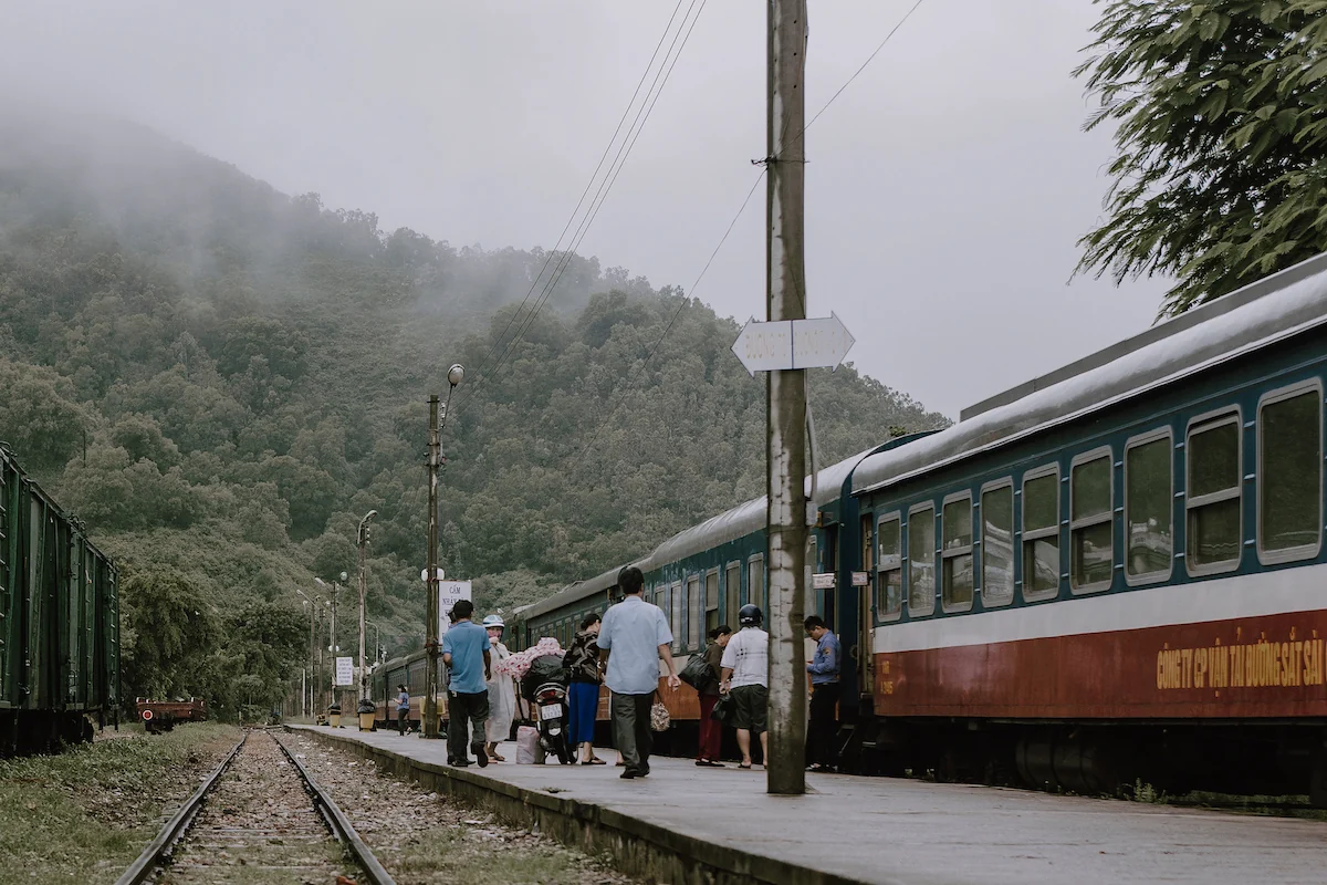 Estación de tren de Tailandia | Descubriendo el mundo con Anna