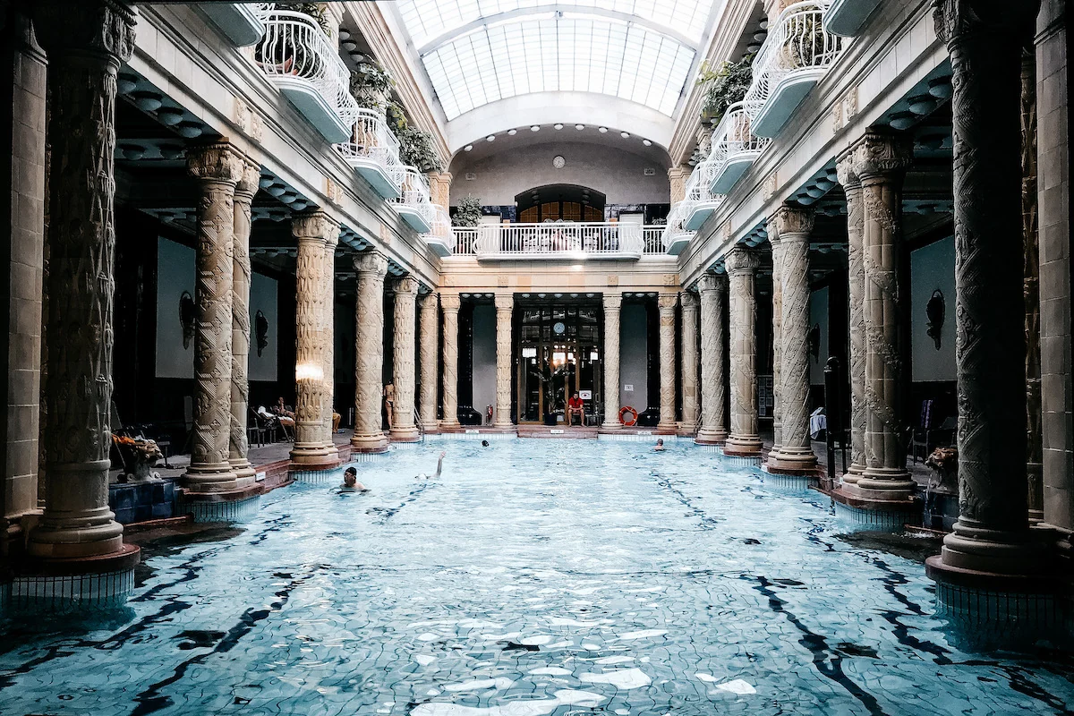 Interior del Géllert Spa de Budapest, Hungría