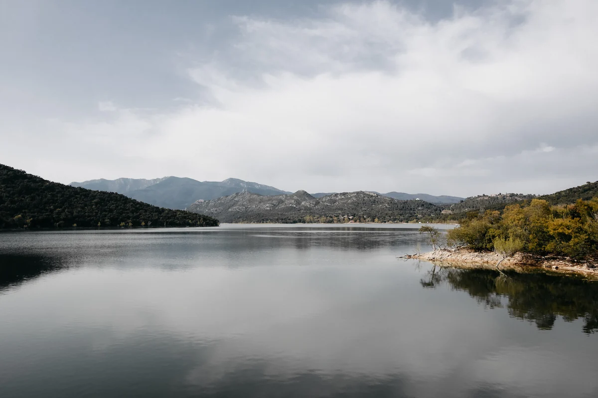 Vistas del embalse de Darnius-Boadella