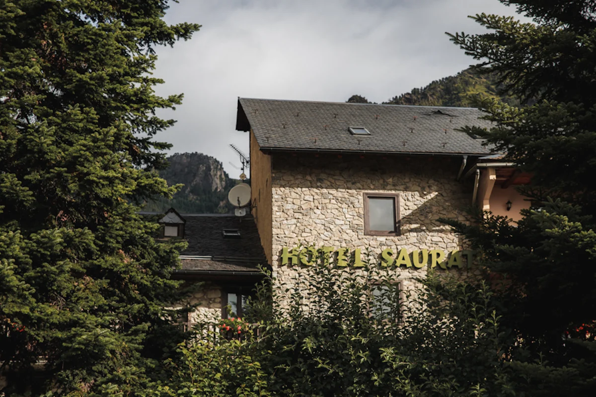 Hotel-Saurat-Espot-Descubriendo-el-mundo-con-Anna