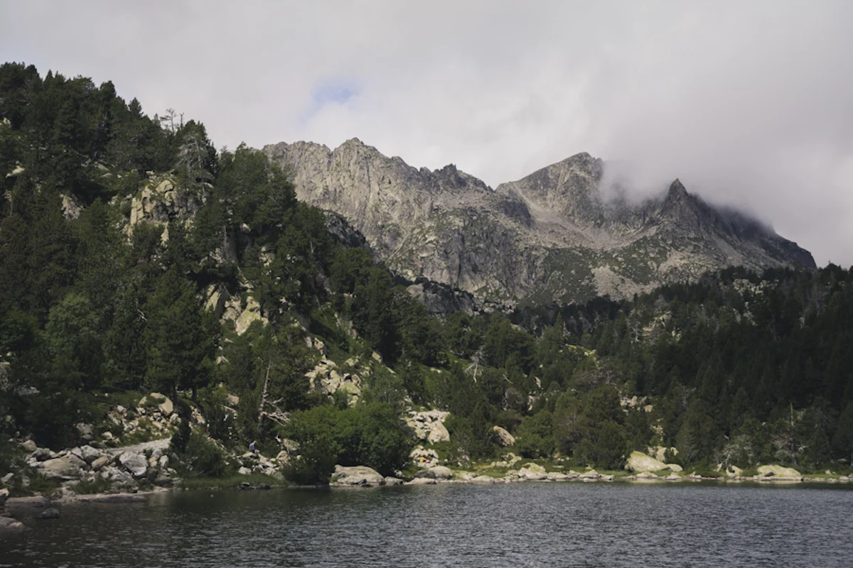 estany de ratera en aiguestortes, la val d'aran