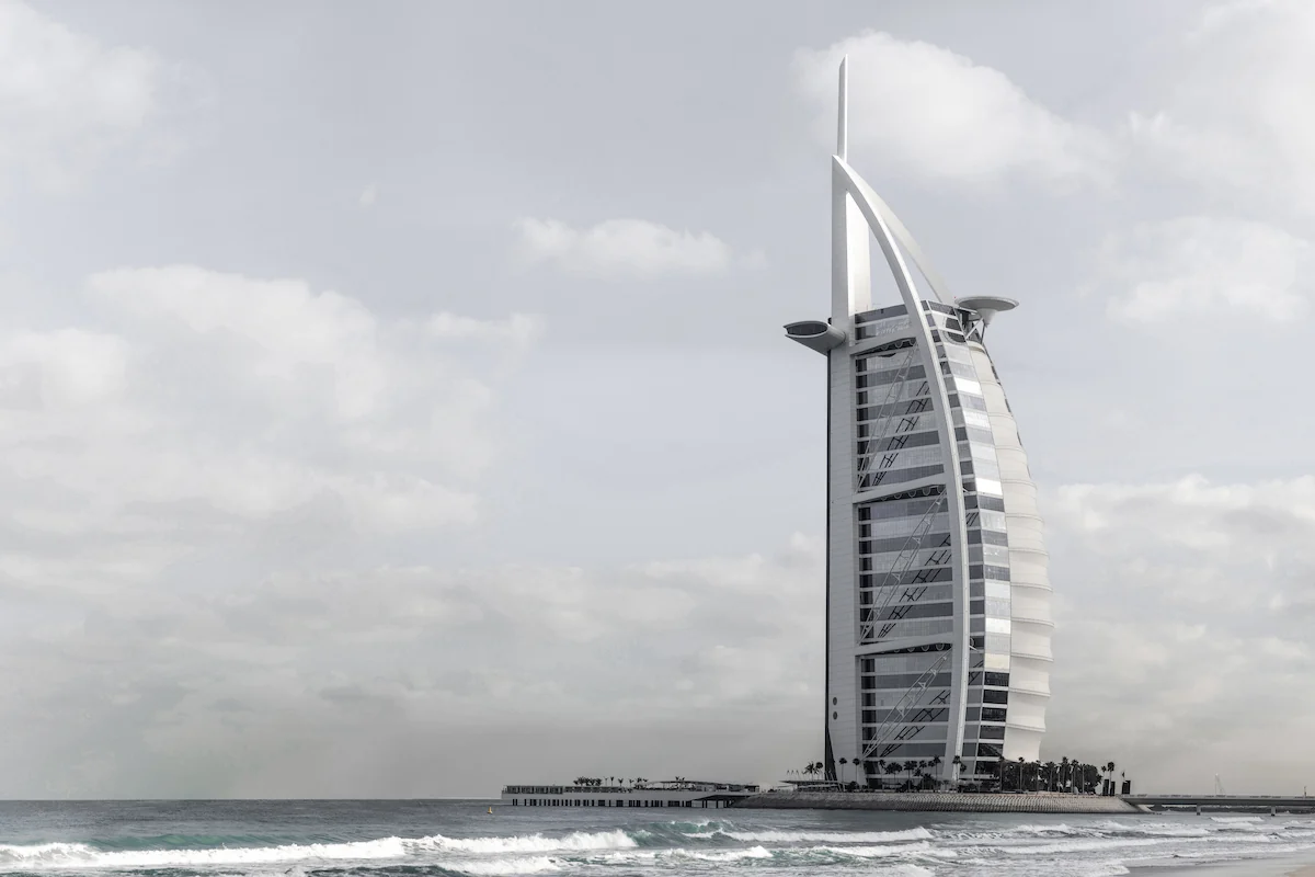 Burj Al Arab visto desde la playa Umm Suqueimm, Dubái