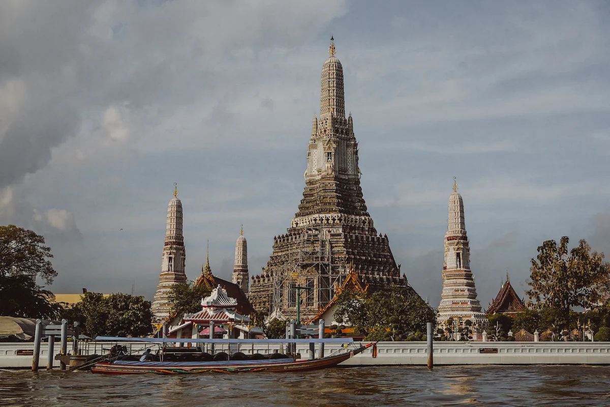 Rio-Chao-Phraya-y-Wat-Arun-en-Bangkok-Tailandia-Descubriendo-el-mundo-con-Anna