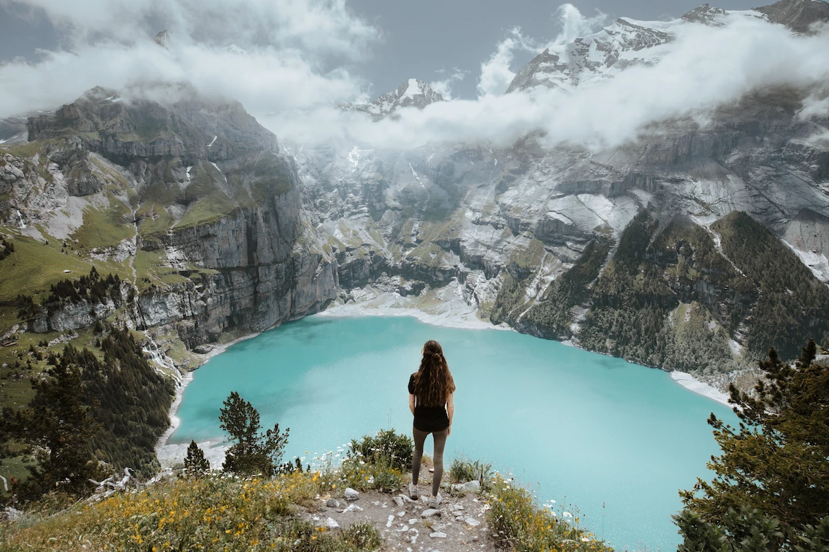 Senderismo en Oeschinensee, Suiza