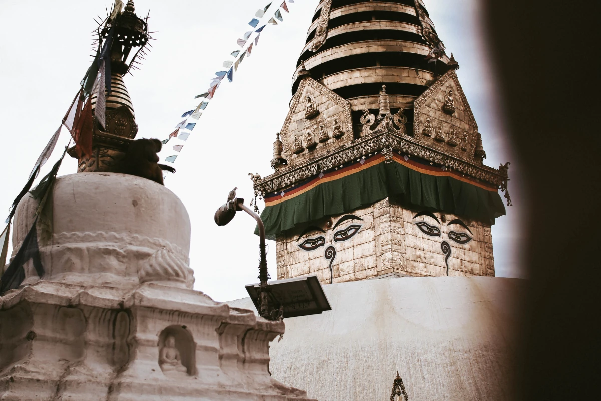 Estupa con los ojos de Buda en Katmandú, símbolo espiritual de Nepal